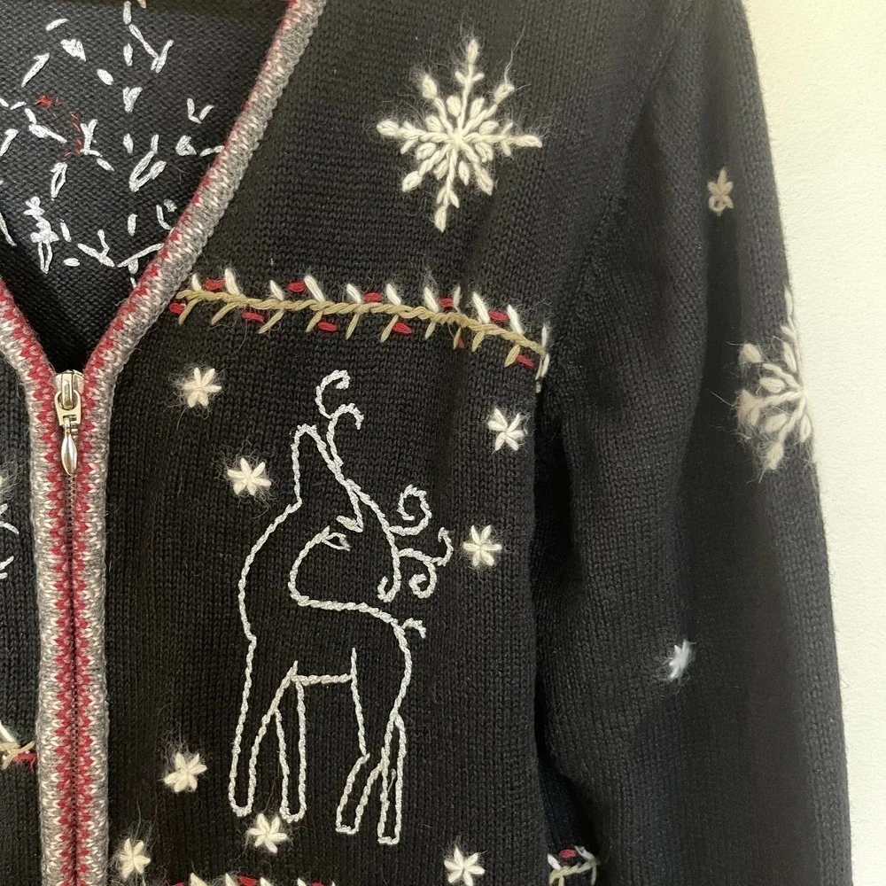 Vintage Christmas Sweater Holiday Lodge Size Large Deer Snowflakes Ice Skates